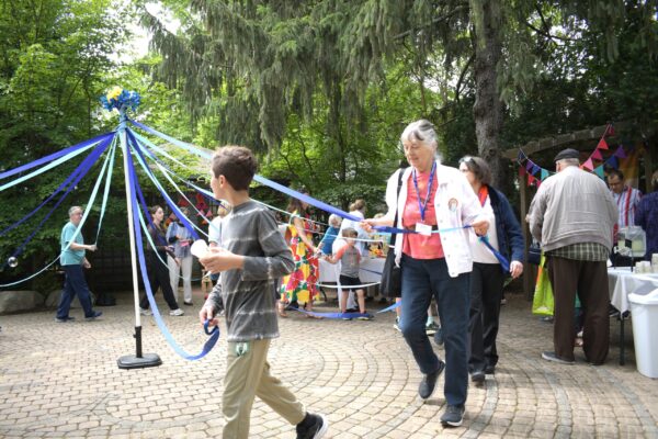 Maypole 4